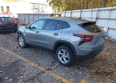 2025 Chevrolet Trax Fwd Ls z USA, uszkodzony, nr VIN KL77LFEP6SC151020